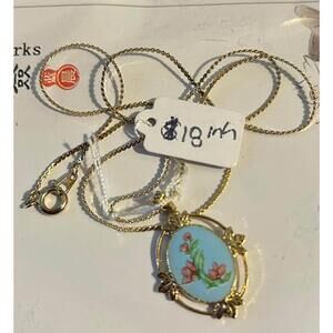 Gold Tone 18 inch Floral necklace vintage